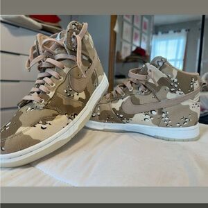 Camouflage Nike High-Top Sneakers